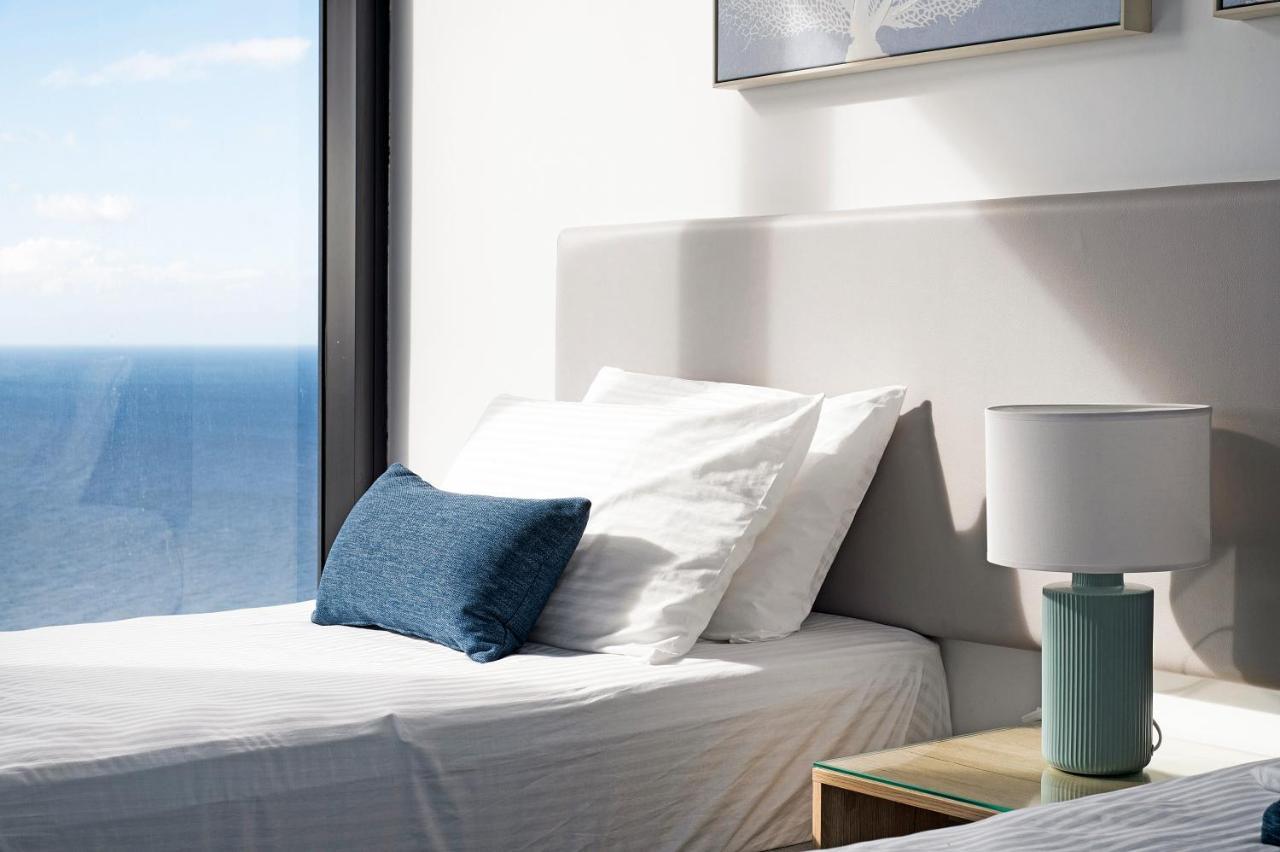 Sea View Beachfront Apartment In Surfers Голд-Кост Экстерьер фото