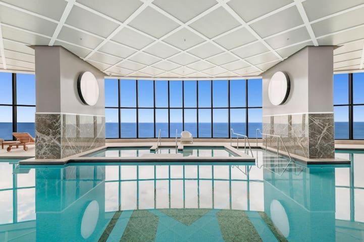 Sea View Beachfront Apartment In Surfers Голд-Кост Экстерьер фото